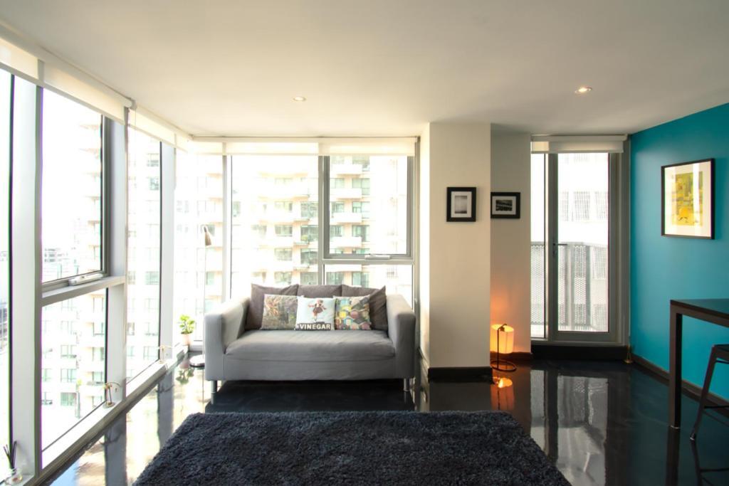 Relaxing, Light-filled Apartment Melbourne